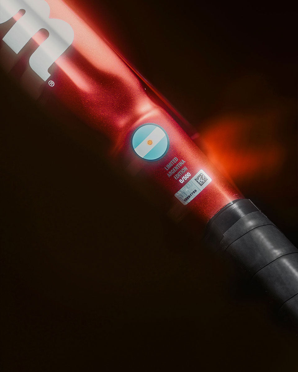 Paleta de padel Wilson Bela Pro V2.5 Edición Limitada Argentina. Detalle de la bandera argentina.